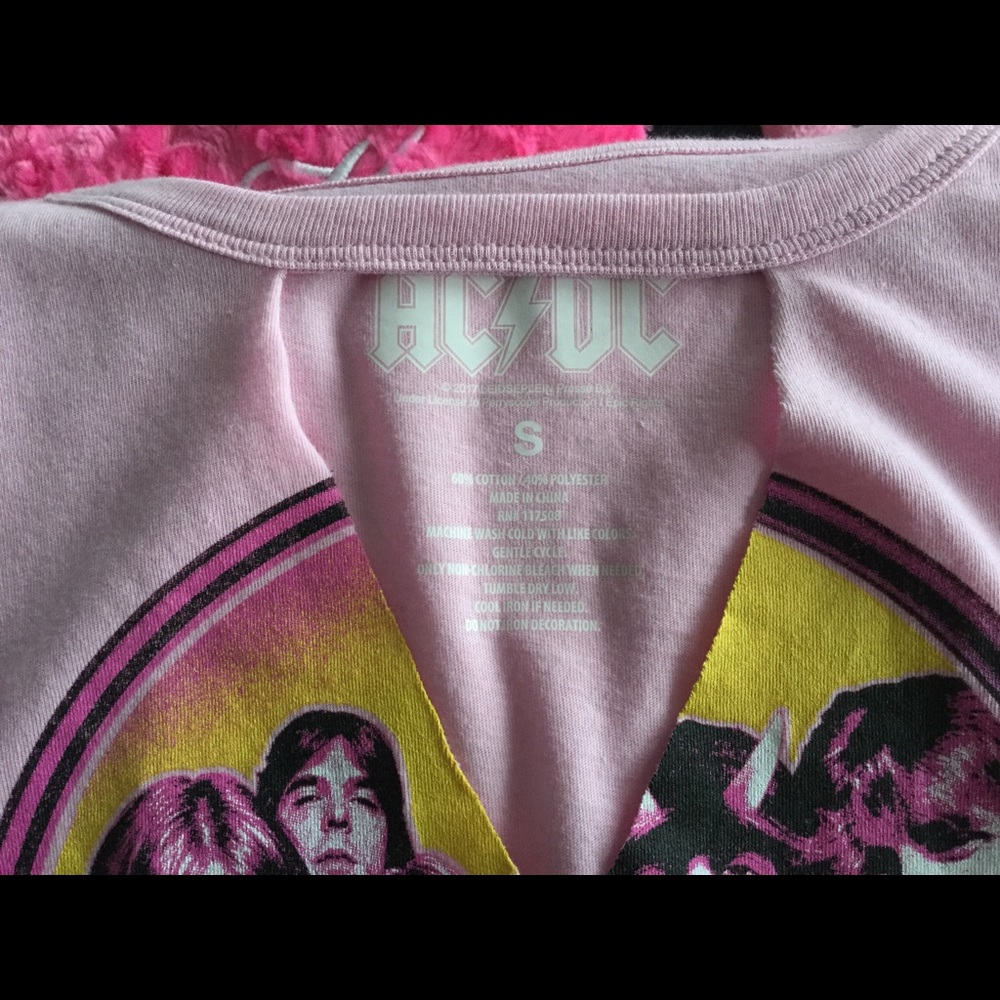 Tops - Picture 3 of 5